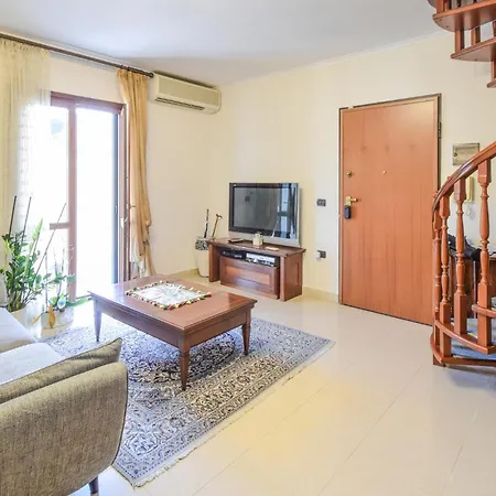 Stunning In Santa Maria Capua Vete Apartment *